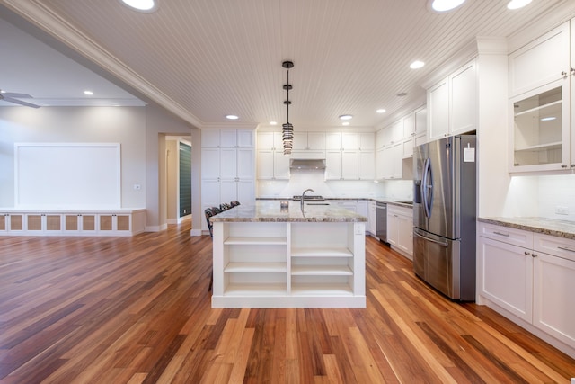 kitchen with backsplash, white cabinetry, hanging light fixtures, an island with sink, and stainless steel appliances