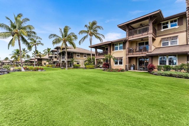 view of yard featuring ceiling fan