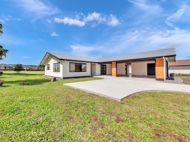 view of front of house with a front lawn