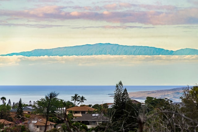 water view with a mountain view