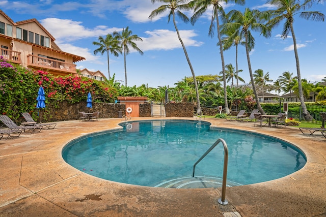 view of swimming pool featuring a patio