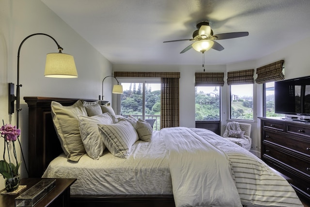 bedroom with ceiling fan