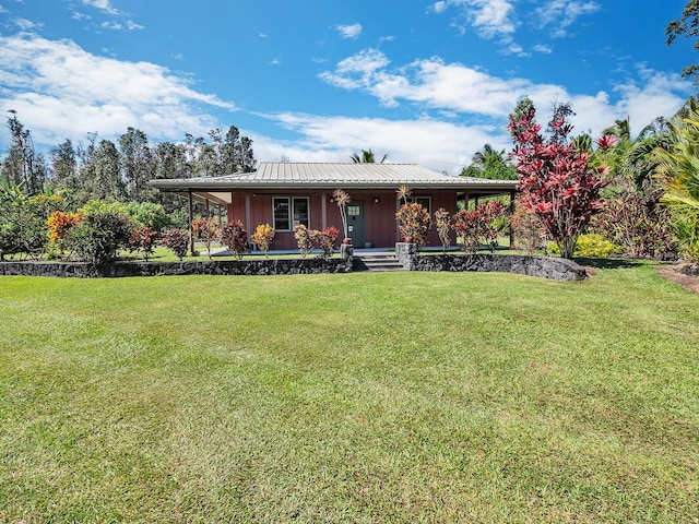 view of front of house featuring a front lawn