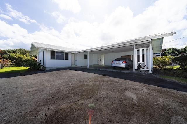 view of front facade featuring a carport