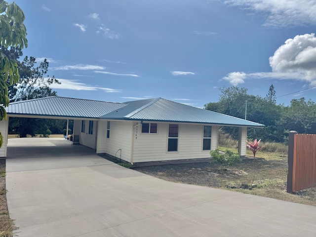 view of front facade featuring a carport