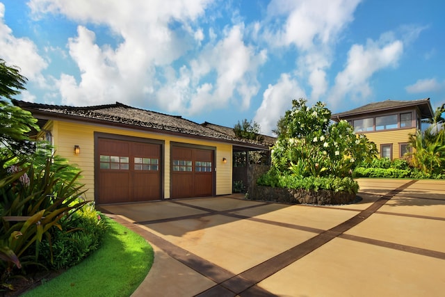 view of front facade featuring a garage