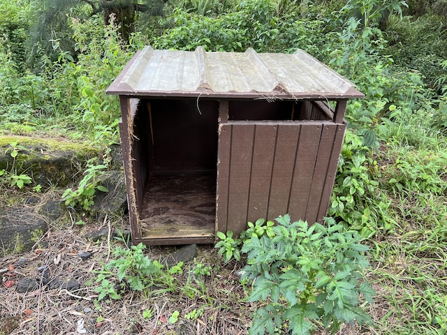 view of outdoor structure