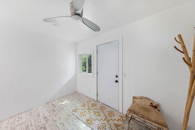 entryway with ceiling fan