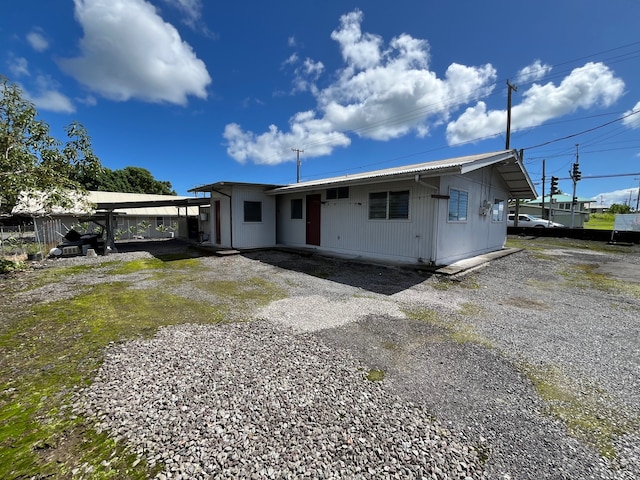 view of front of property featuring a carport