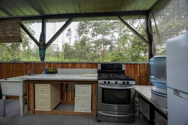 view of patio / terrace featuring an outdoor kitchen