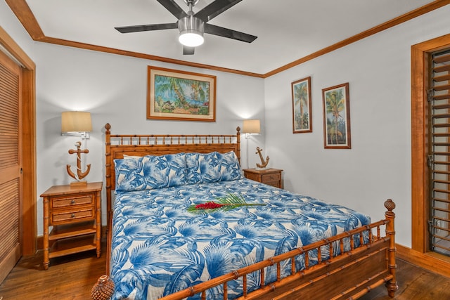 bedroom with crown molding, dark hardwood / wood-style floors, and ceiling fan