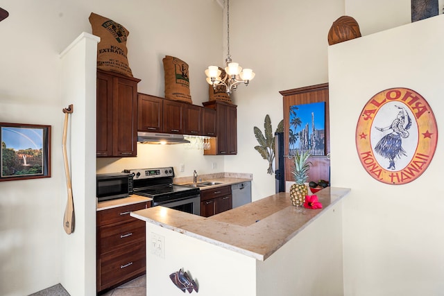 kitchen with pendant lighting, sink, stainless steel appliances, a notable chandelier, and kitchen peninsula