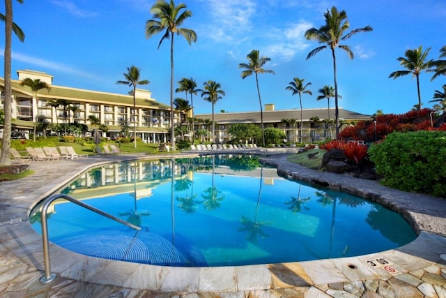 view of swimming pool