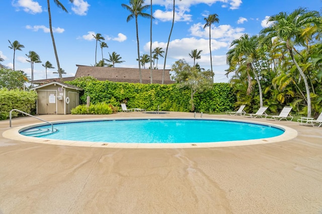 view of swimming pool featuring a patio