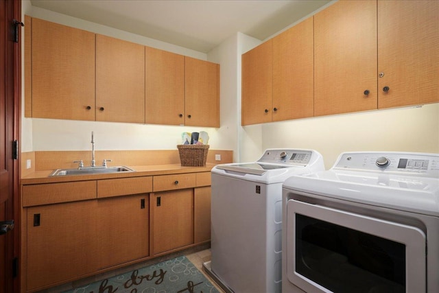 laundry room featuring sink, cabinets, and washing machine and clothes dryer