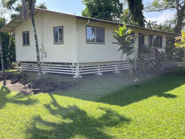 view of front of house featuring a front yard