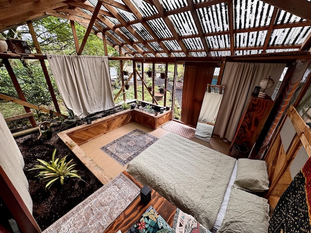 sunroom / solarium with vaulted ceiling