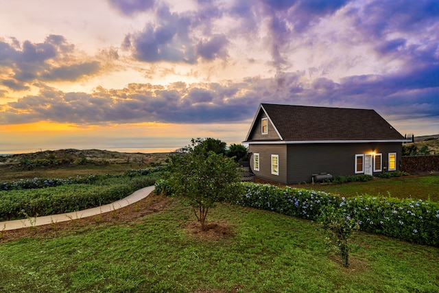view of yard at dusk