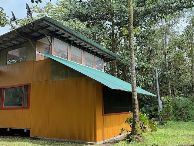 view of side of property with a lawn