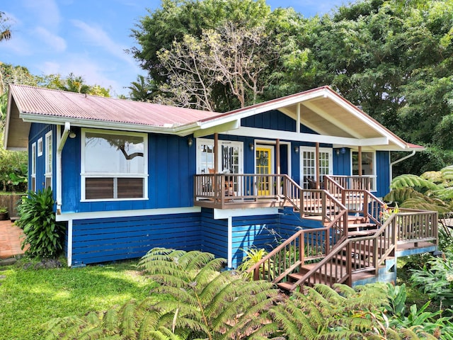 ranch-style house featuring covered porch