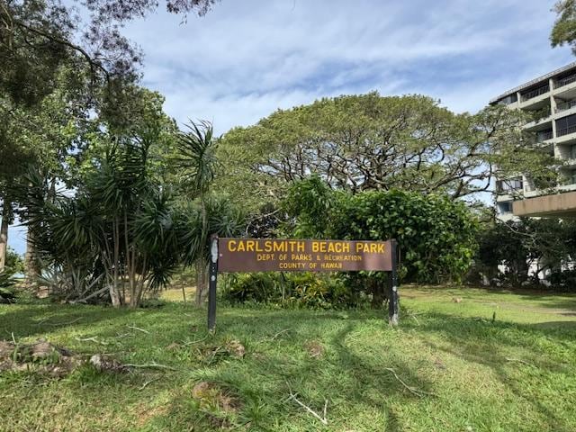 community / neighborhood sign with a lawn