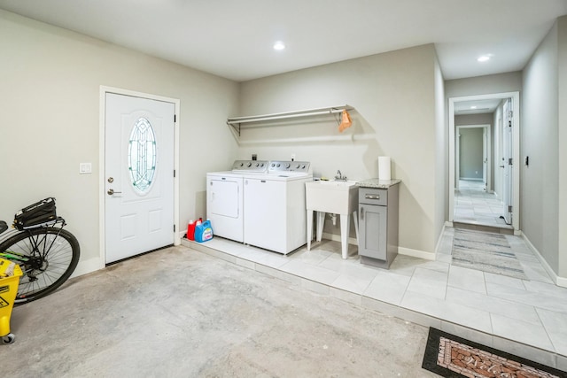 washroom with recessed lighting, laundry area, independent washer and dryer, and baseboards