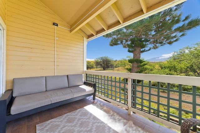 balcony featuring an outdoor hangout area