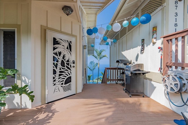 property entrance featuring a wooden deck