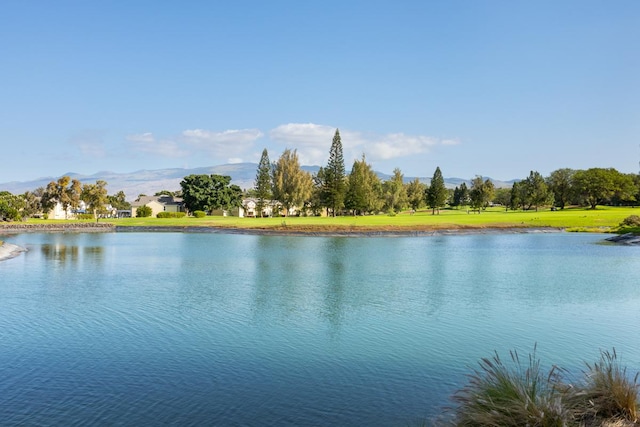 water view with a mountain view