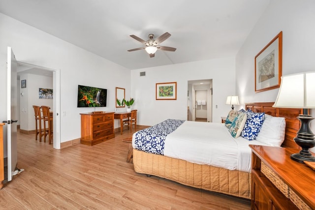 bedroom featuring light wood-style floors, visible vents, ceiling fan, and baseboards