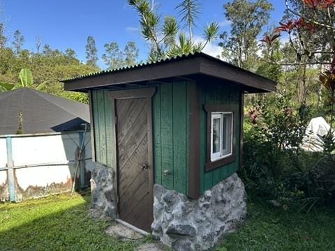 view of outbuilding