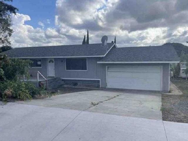 single story home featuring a garage