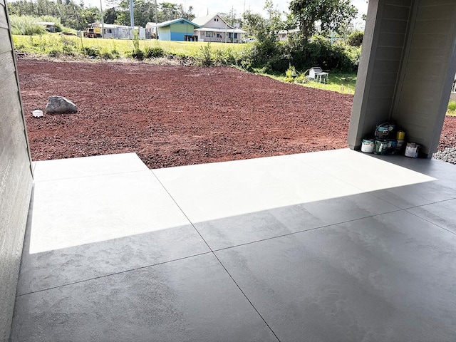 view of yard featuring a patio