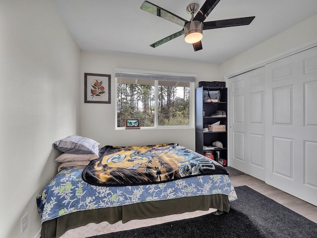 bedroom with hardwood / wood-style flooring, a closet, and ceiling fan