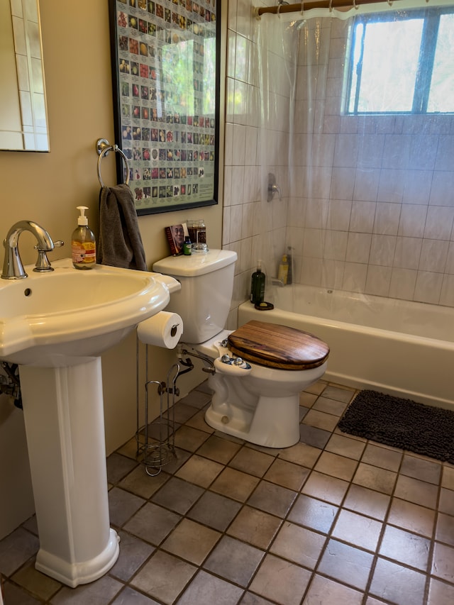 full bathroom featuring tile patterned flooring, sink, shower / tub combo, and toilet