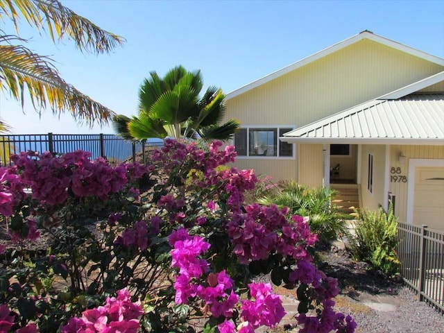 view of yard with a garage