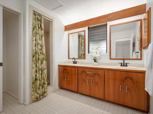 full bath featuring a sink, curtained shower, and double vanity