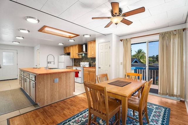 dining space featuring ceiling fan and light wood finished floors