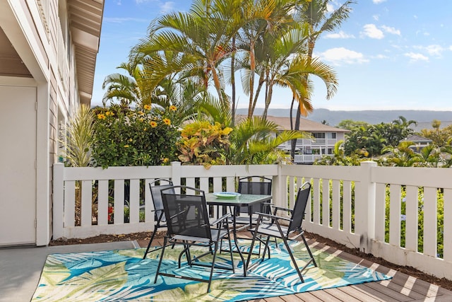 deck featuring outdoor dining space