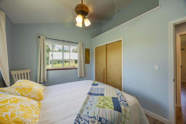 bedroom with a ceiling fan and a closet