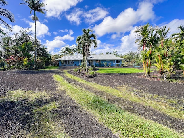 view of front of home featuring driveway and a front lawn