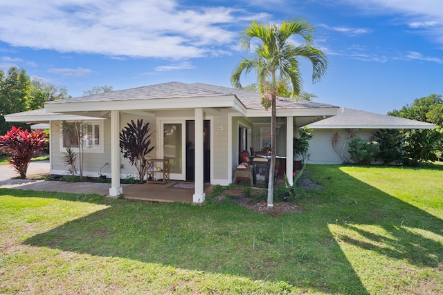 view of front of house featuring a front yard