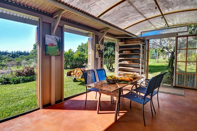 29-3871 Kanna Rd, Hakalau, HI 96710 - sunroom featuring outdoor dining area and plenty of natural light