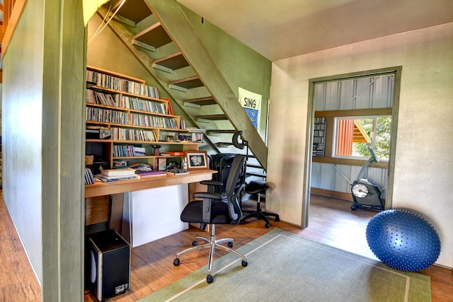 29-3871 Kanna Rd, Hakalau, HI 96710 - office area featuring wood finished floors