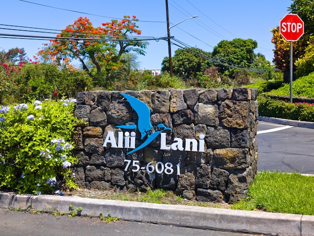 view of community / neighborhood sign