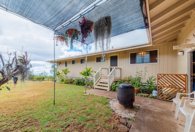 view of front of property featuring a patio and a front lawn