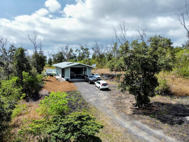 view of front of property featuring driveway