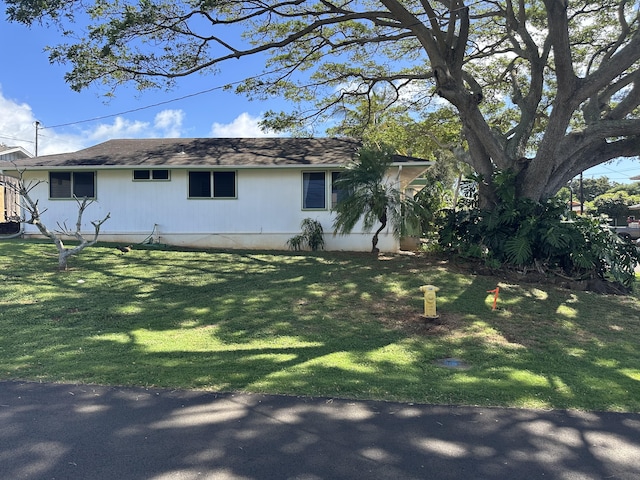 view of front of home with a front lawn