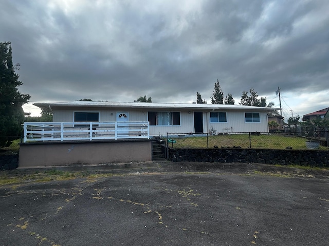 view of front of property with a fenced front yard