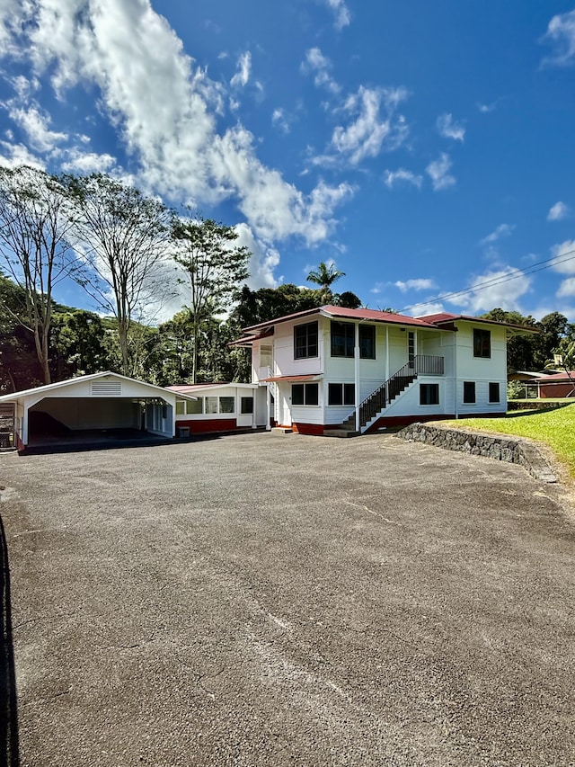 view of front facade with an attached carport and driveway